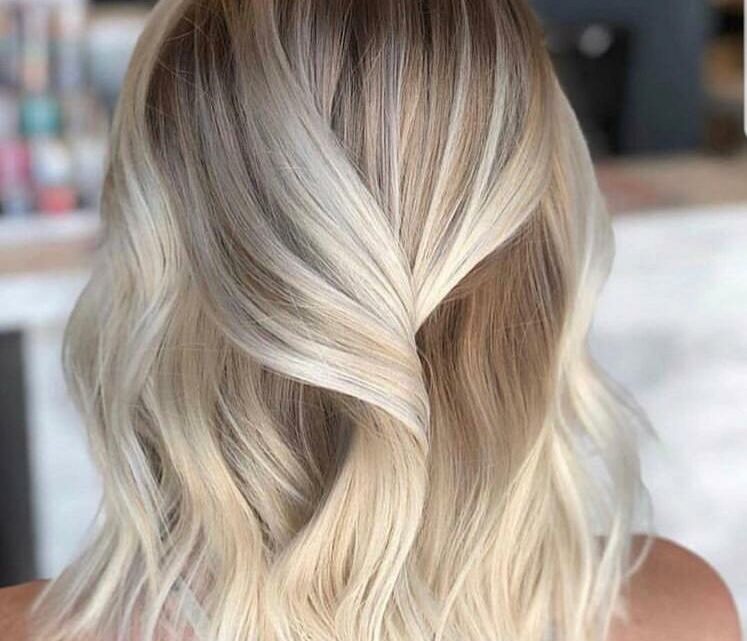 Balayage biondo: come si fa e a chi sta bene Balayage biondo: come si fa e a chi sta bene